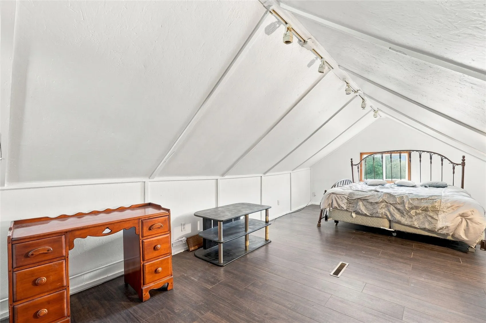 Large 3rd Bedroom on Second floor