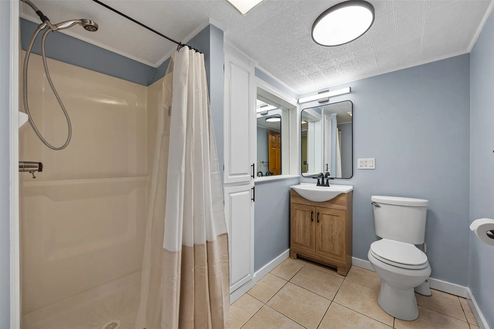 Lower Level Bath