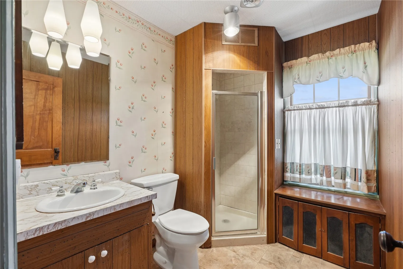 2nd Floor Bathroom