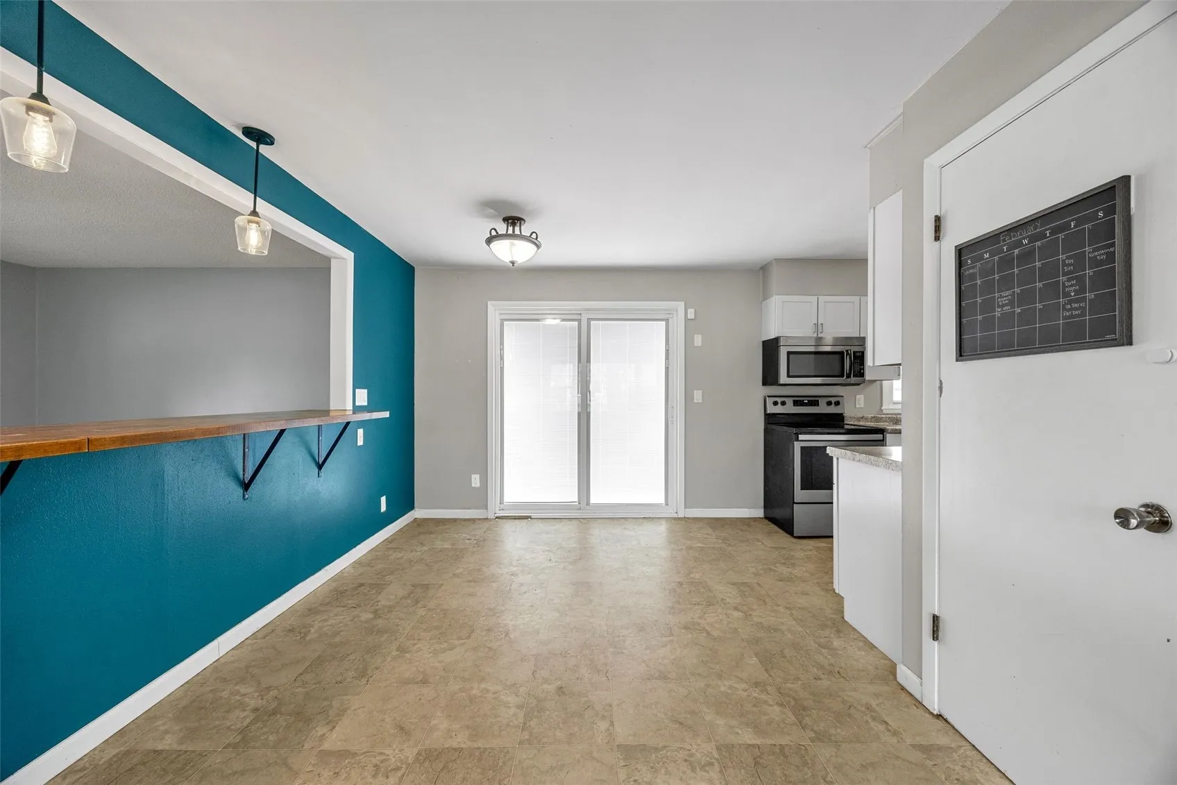 Sliding Door in dining area & breakfast bar