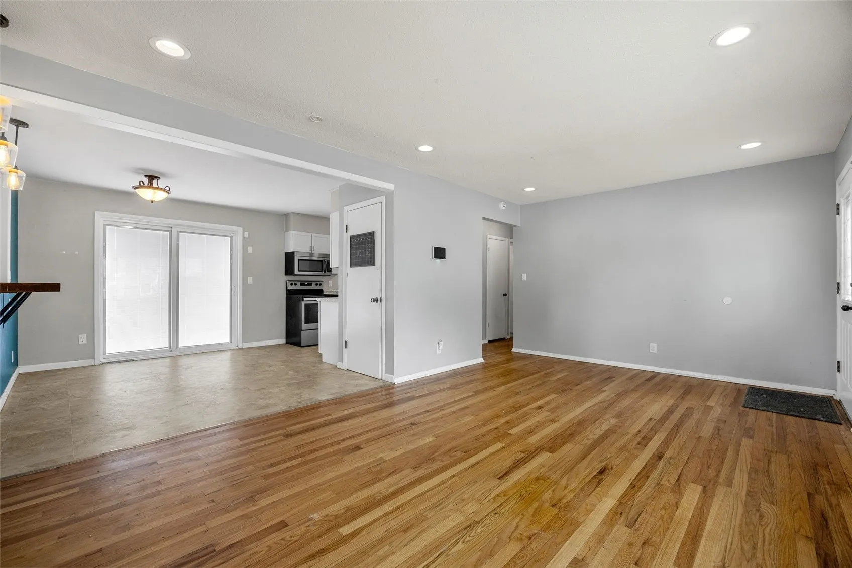Living Rm looking into dining area & kitchen