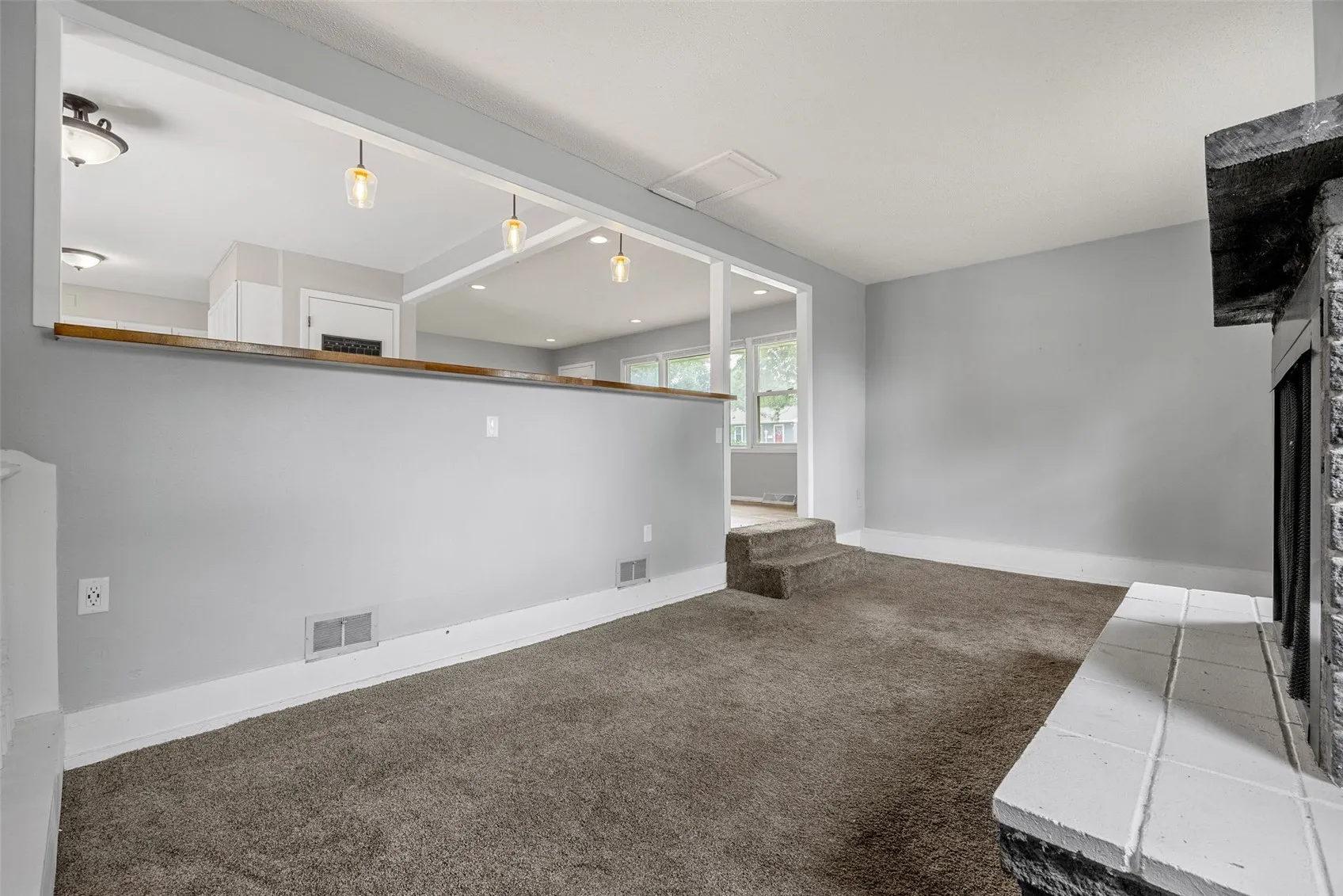 Family Rm looking towards breakfast bar