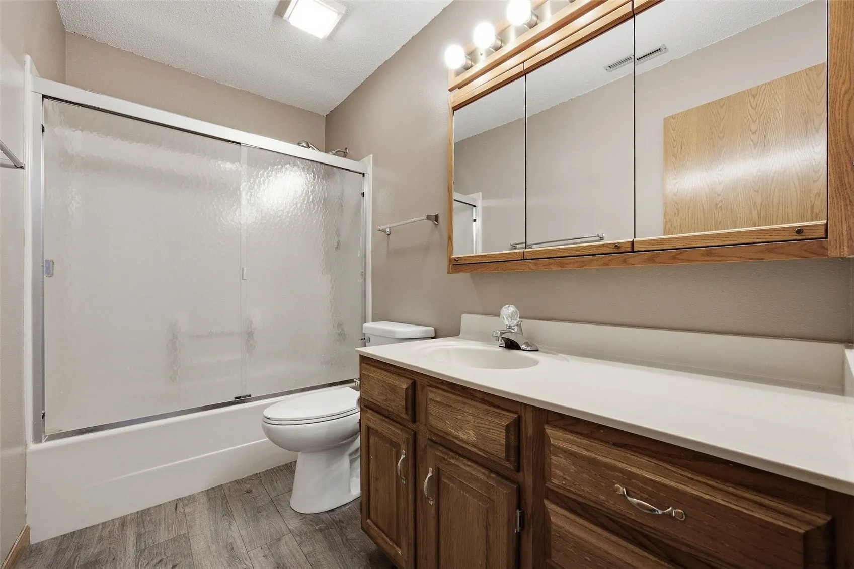 2nd bathroom