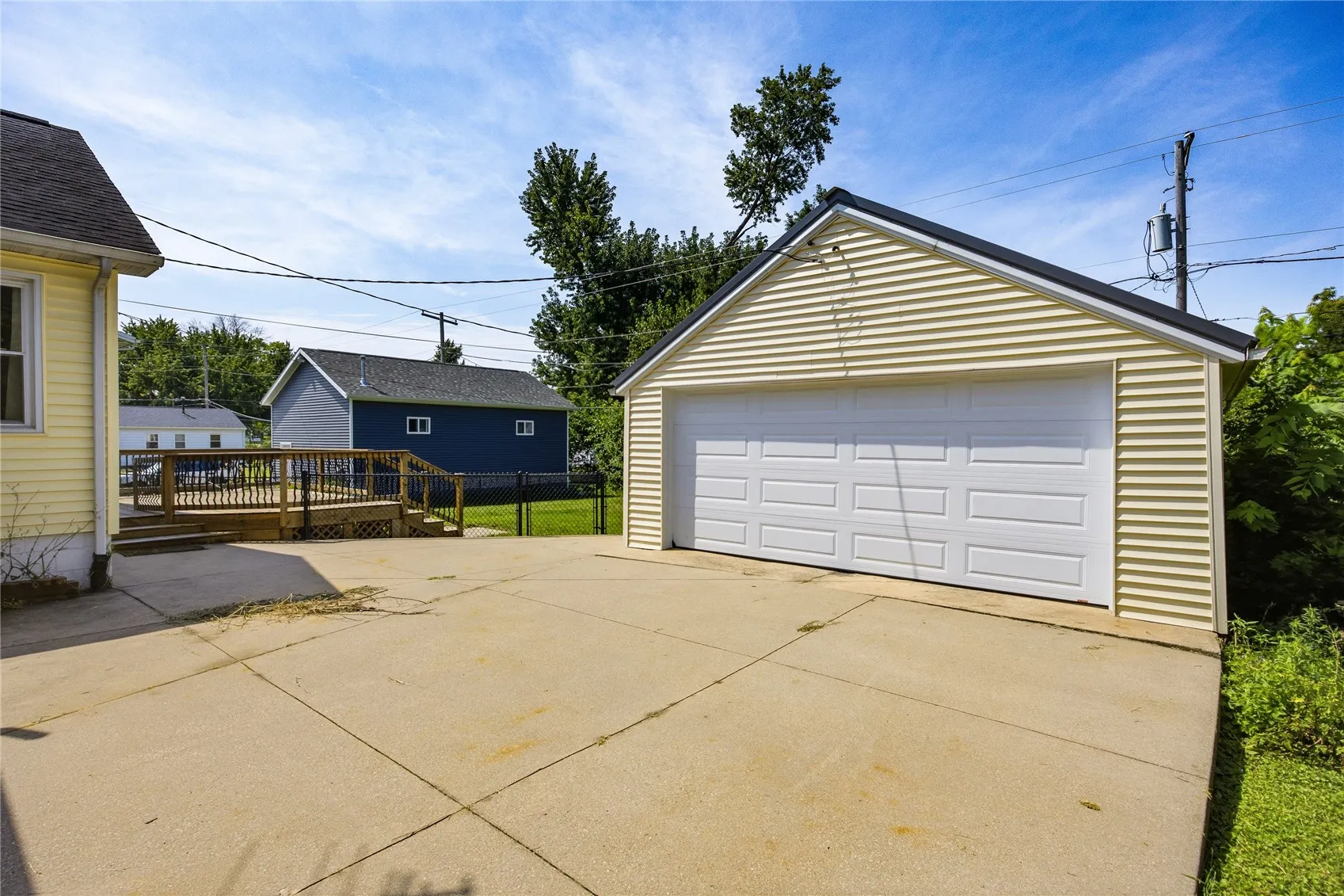Detached Garage