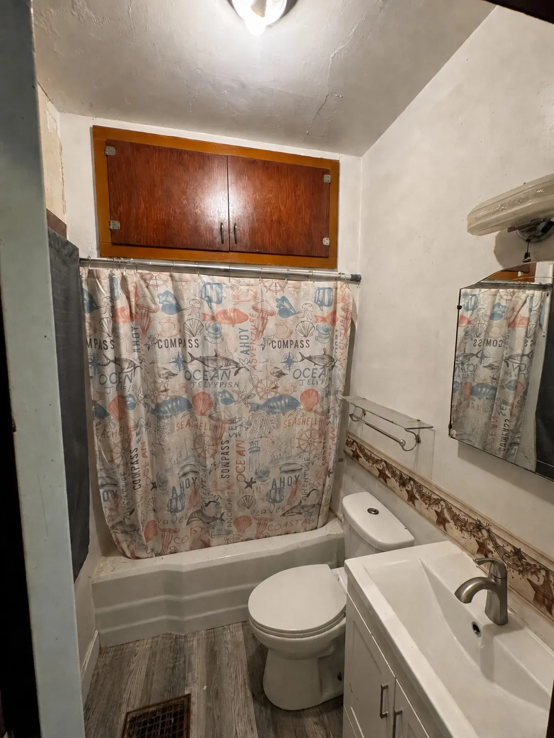bath 1- Main floor