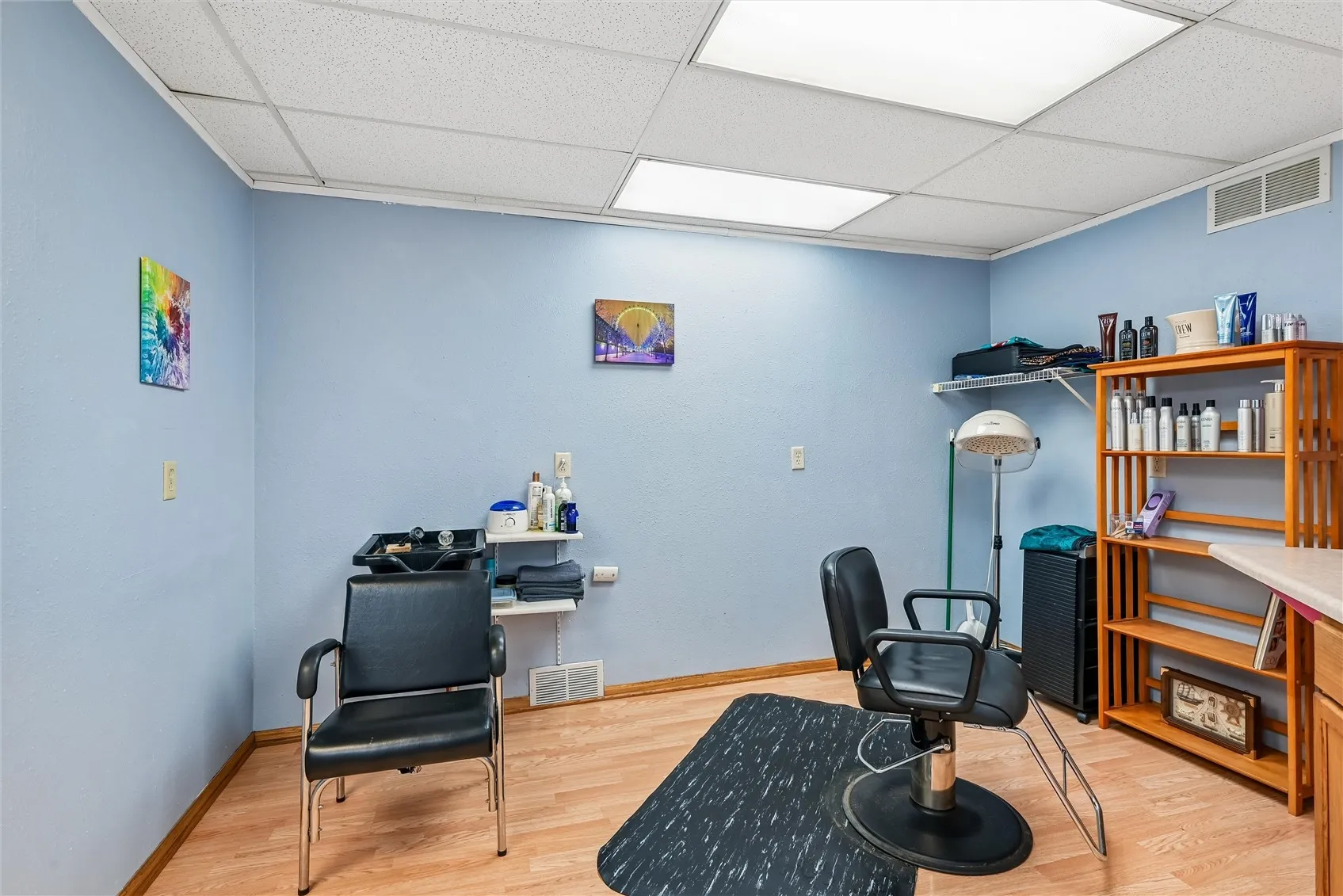 Salon space