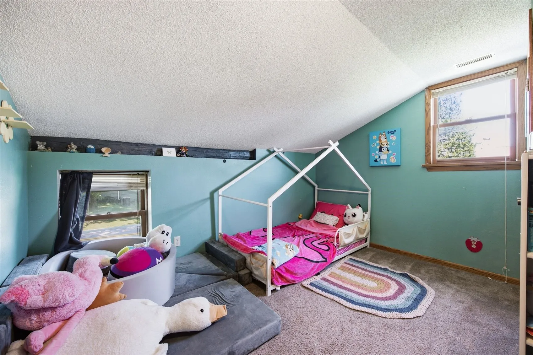 2nd bedroom upper unit