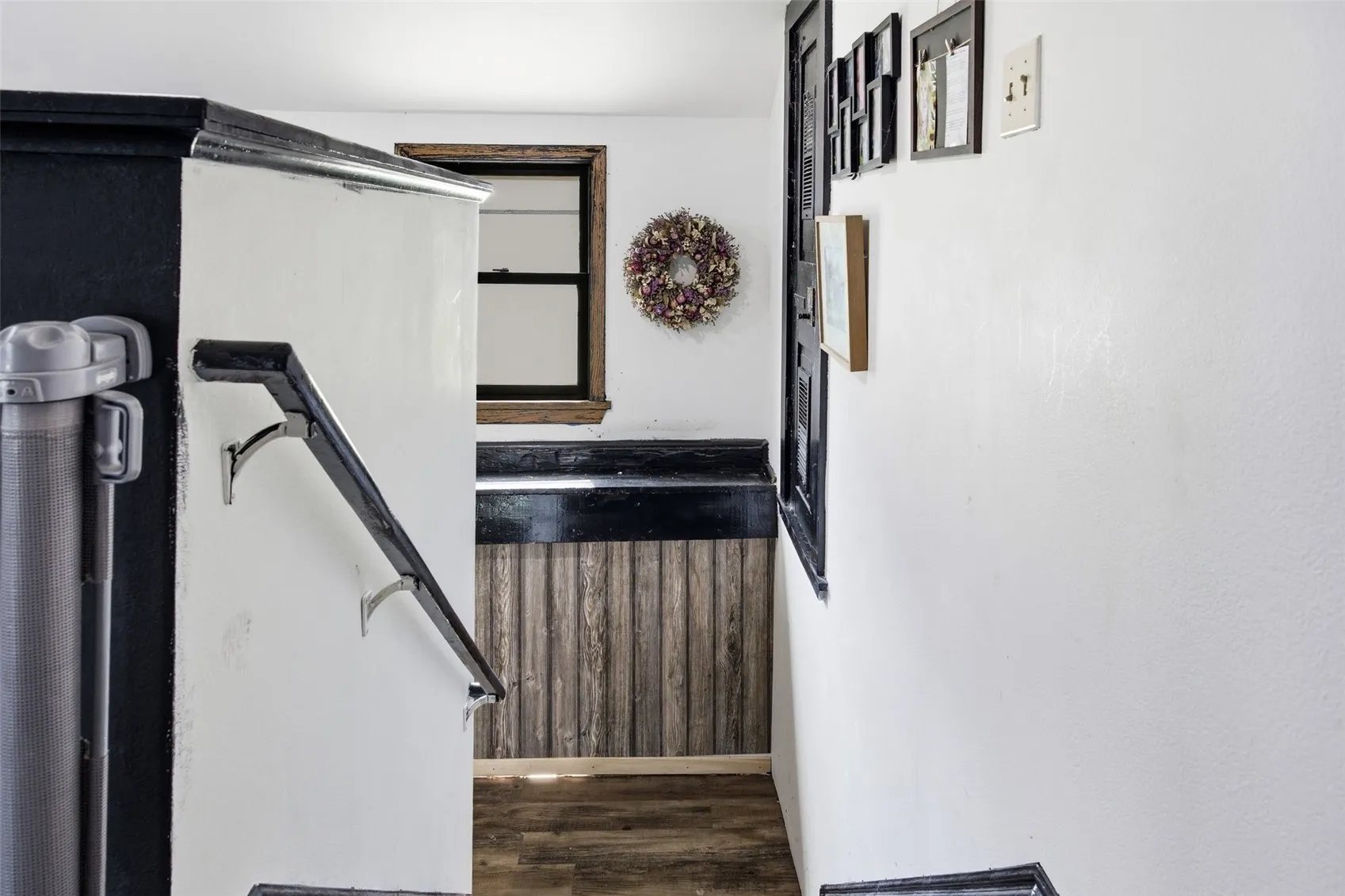 Upper unit stairwell