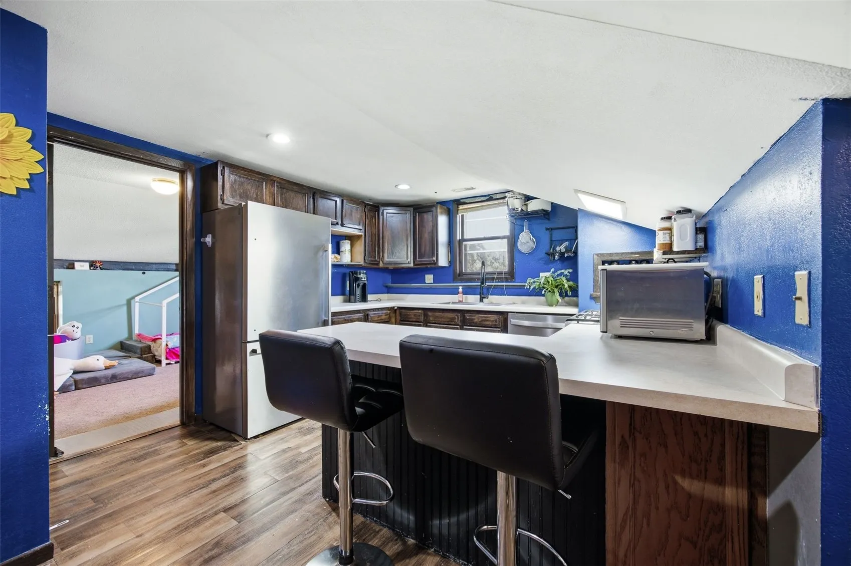 Upper unit kitchen breakfast bar