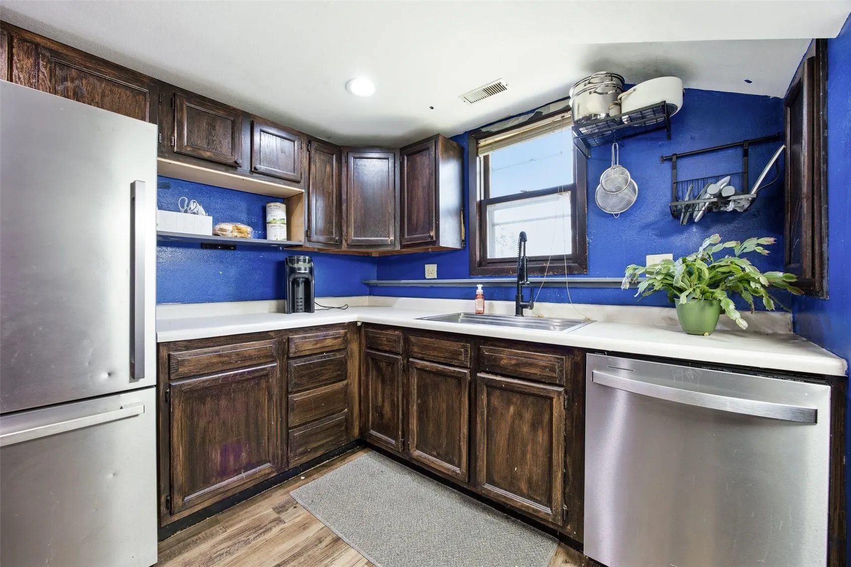 Upper unit kitchen-all appliances stay
