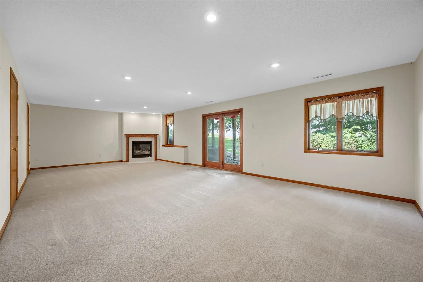 Large rec room with fireplace