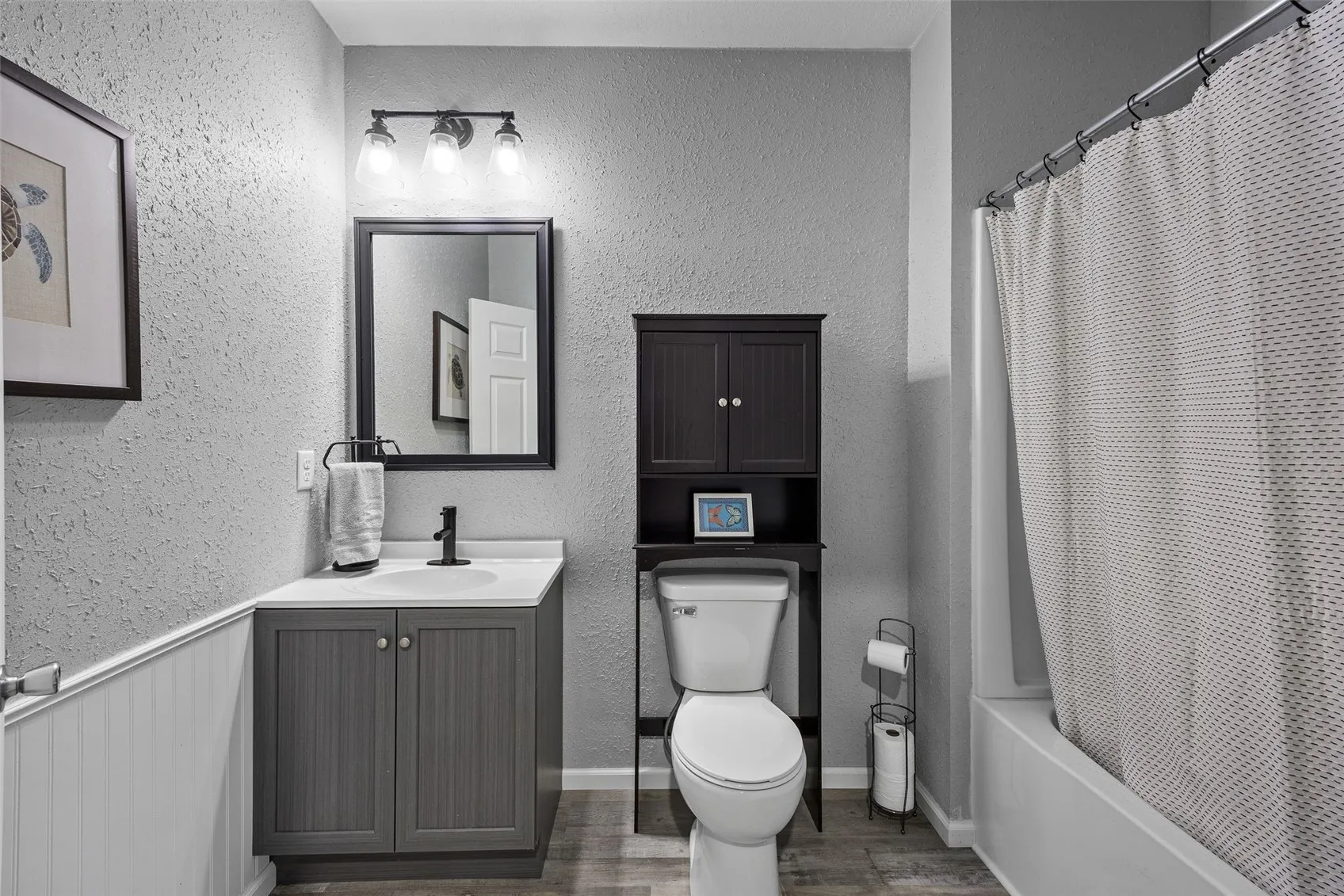 Lower Level Bath
