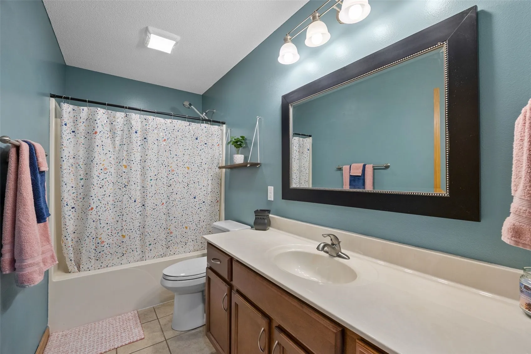 Main Level 2nd Bath