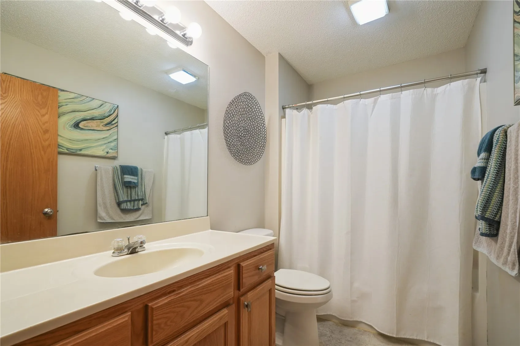 Full bathroom #2-main level