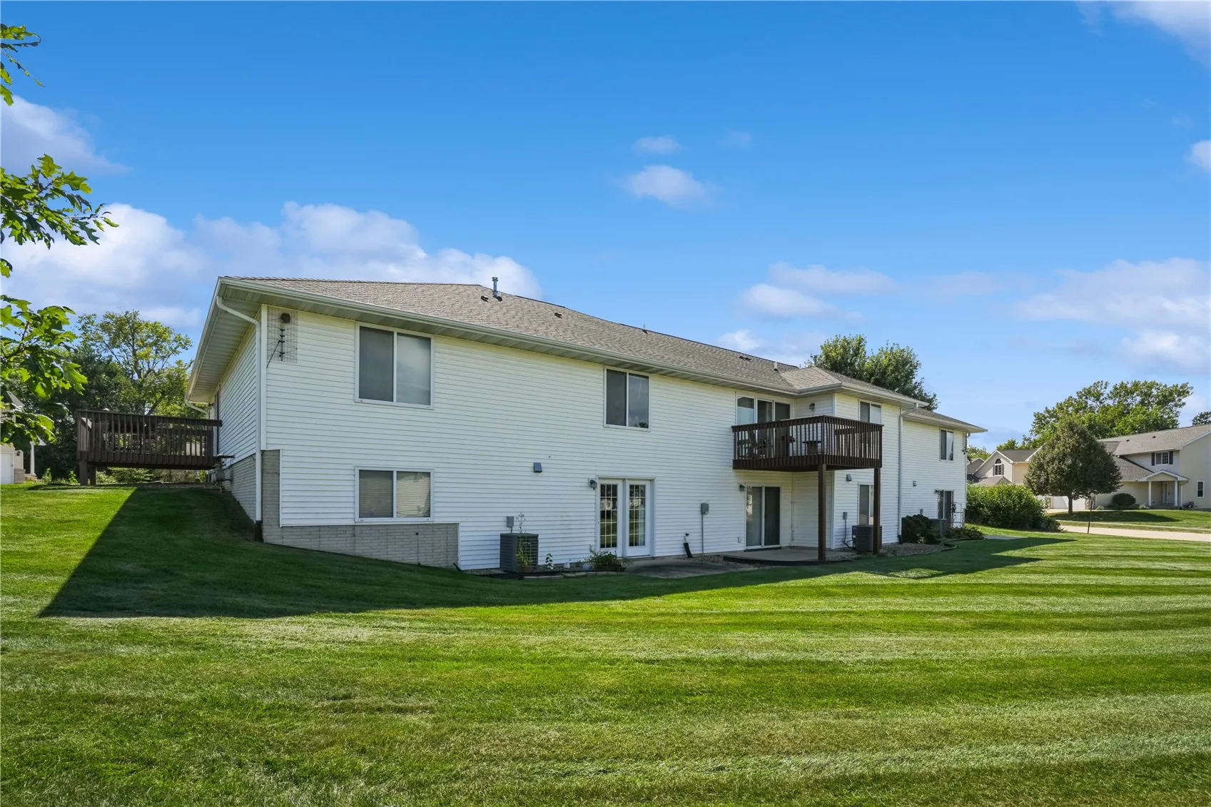 Walkout end unit condo