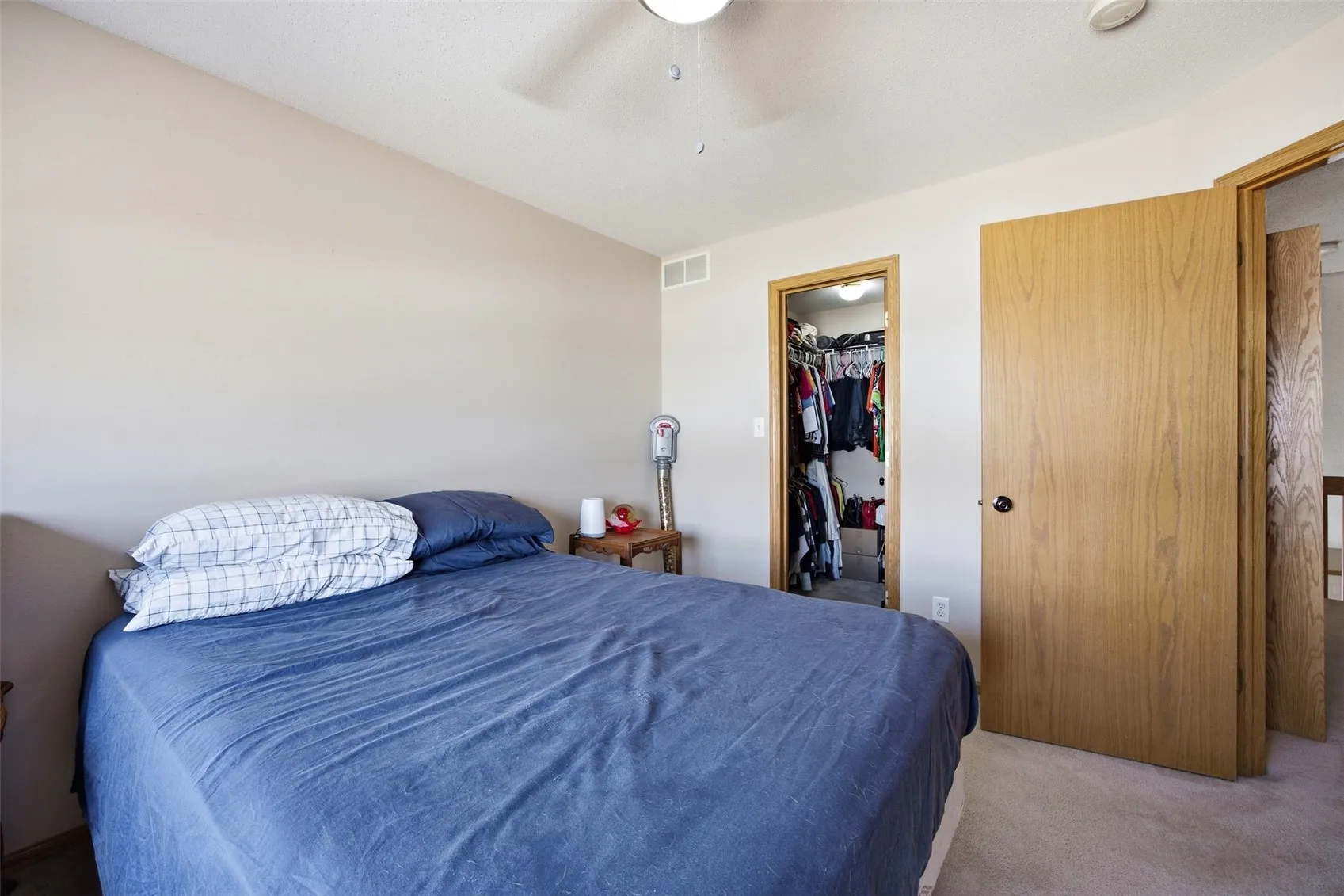 2ND FLOOR BEDROOM WITH WALK-IN CLOSET.