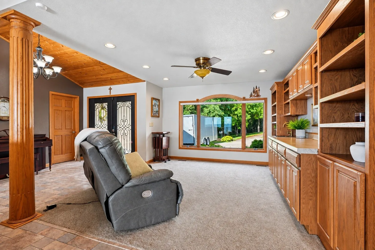 Wet bar Formal room