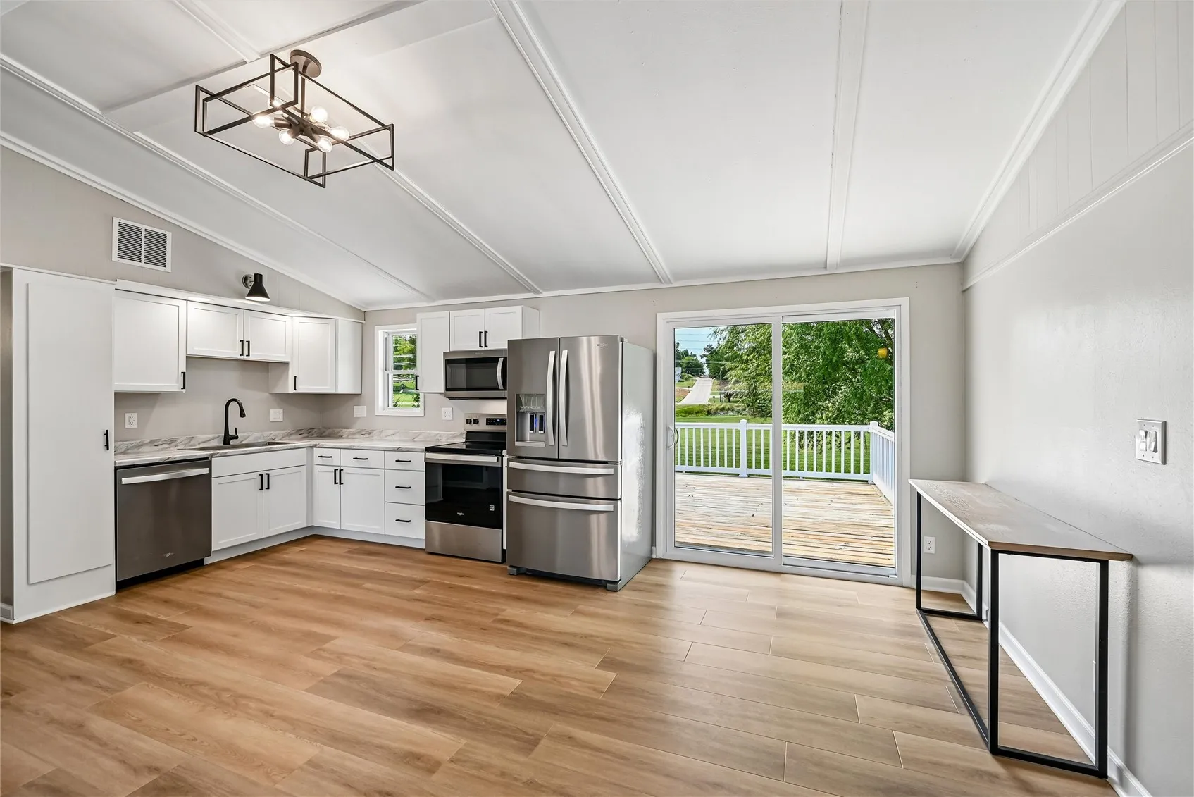 Sliding glass door to the deck & yard, pretty kitchen!