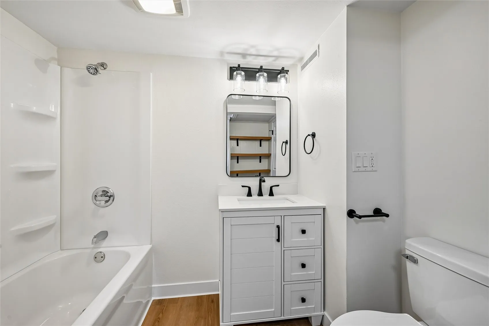 Full bathroom on the main level