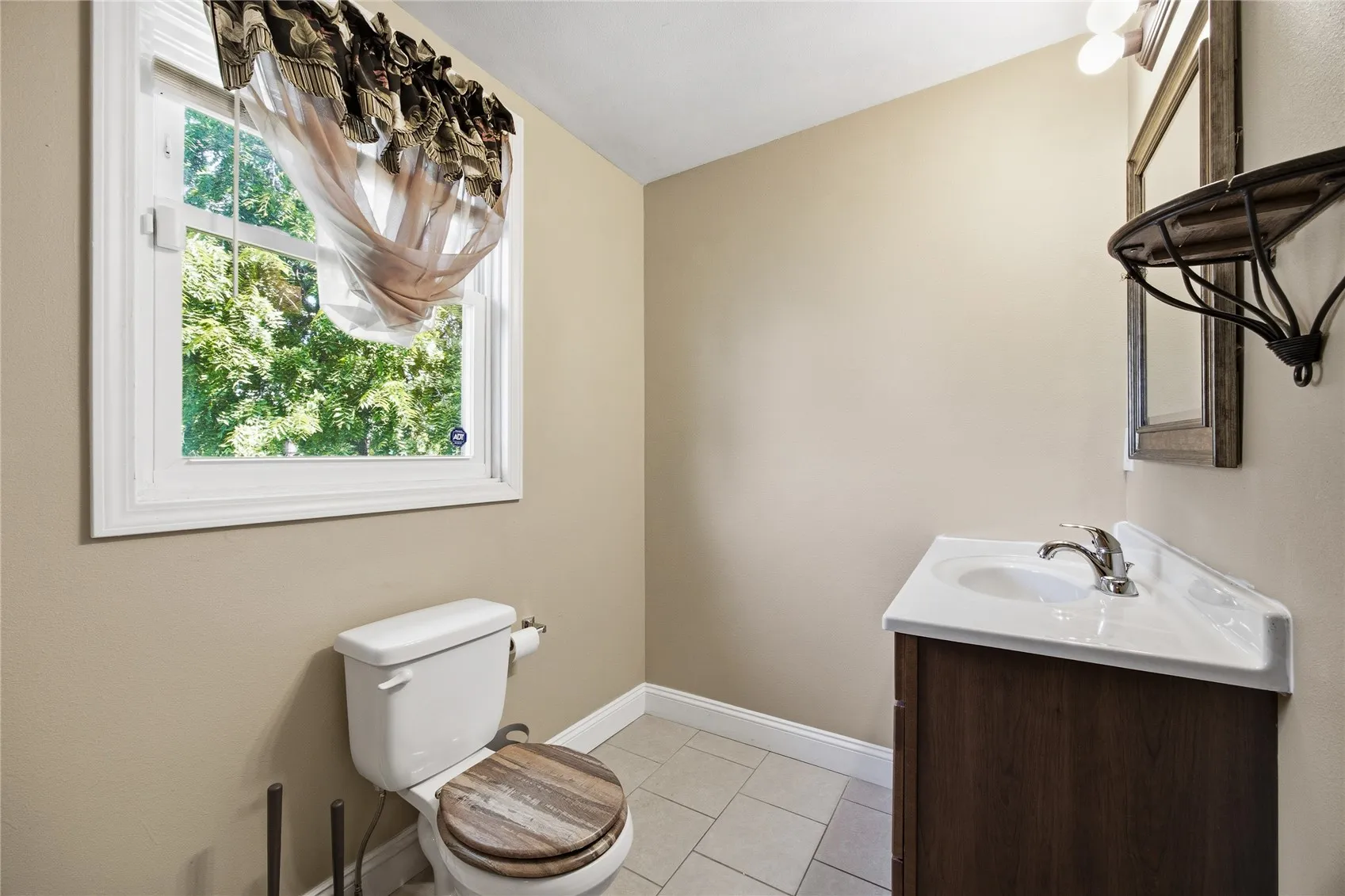 Half bath/Laundry