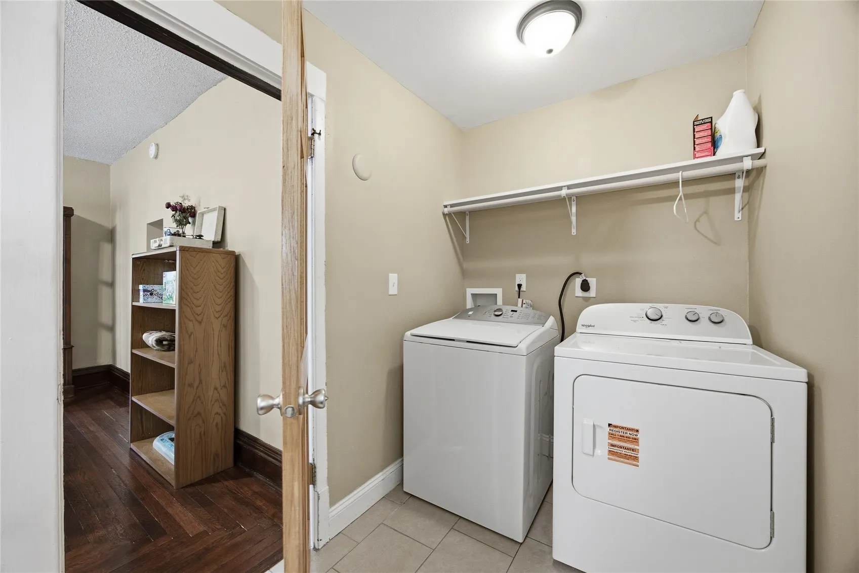 Half bath/Laundry