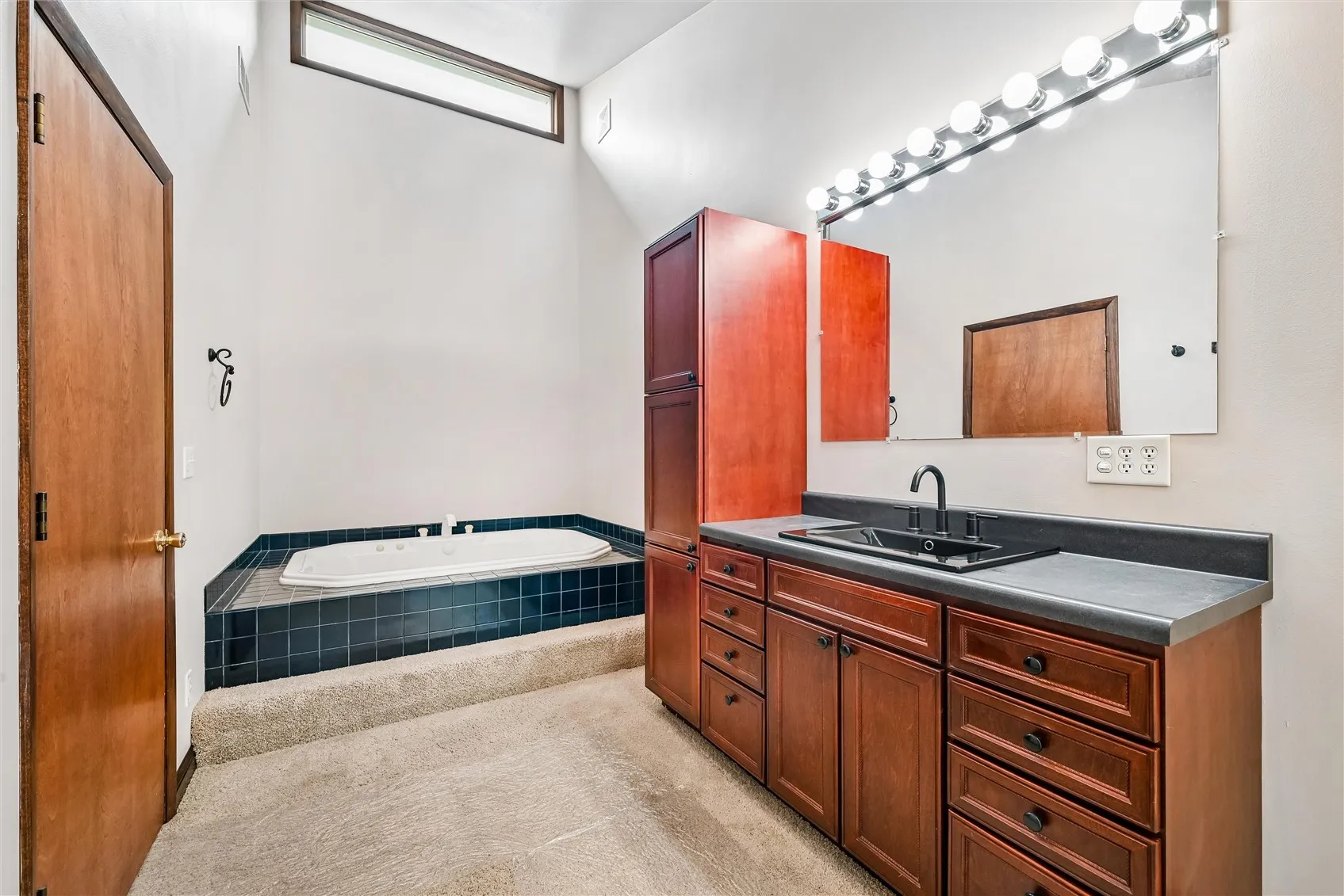 Master Bath with Jet Tub, Linen Closet and Storage Drawers