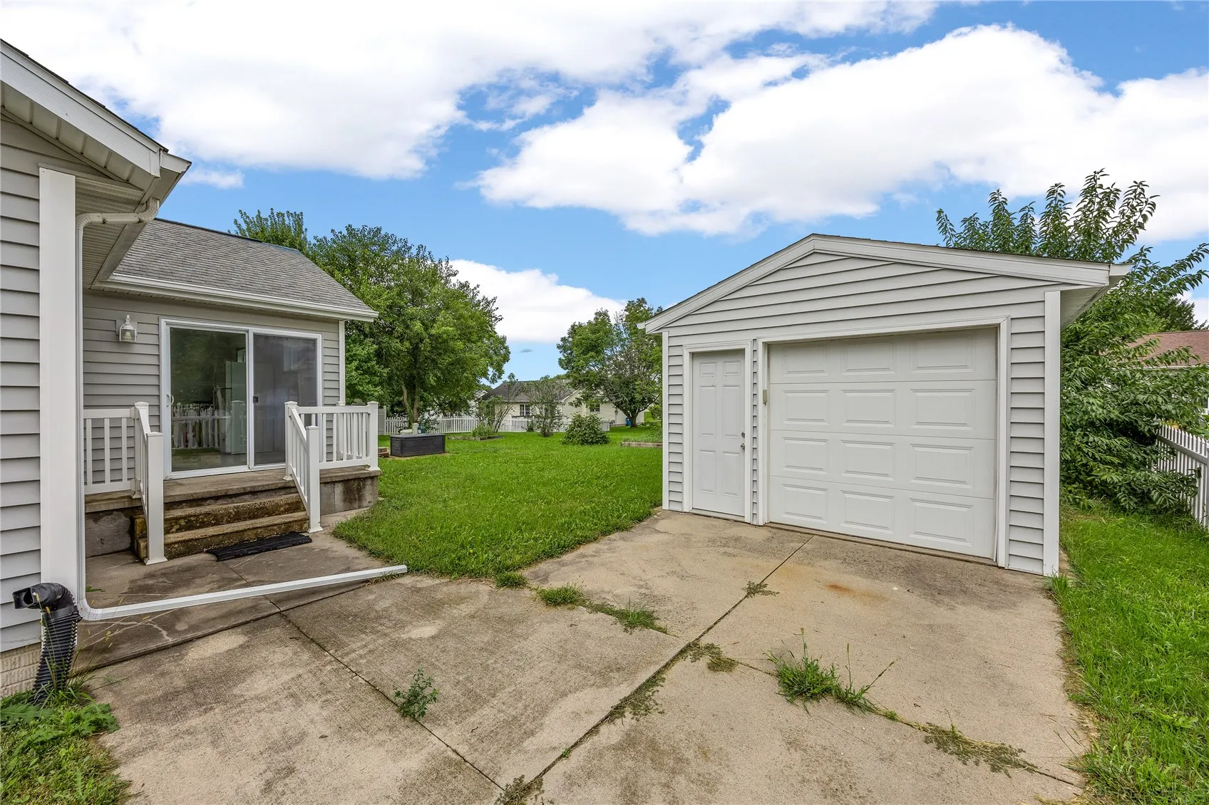Shed and Entry to 4 Seasons