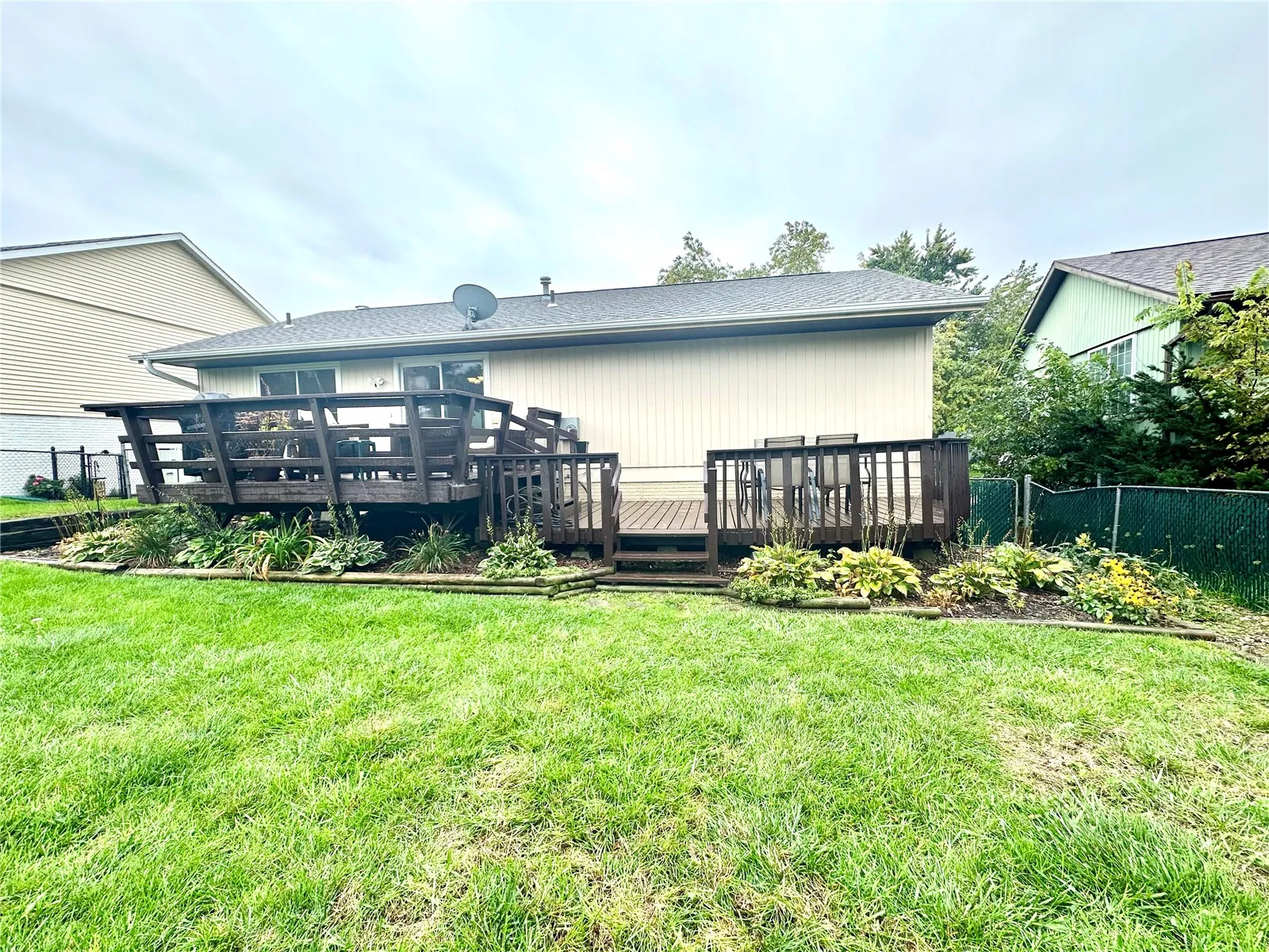 Two Level Deck Area for large group entertaining