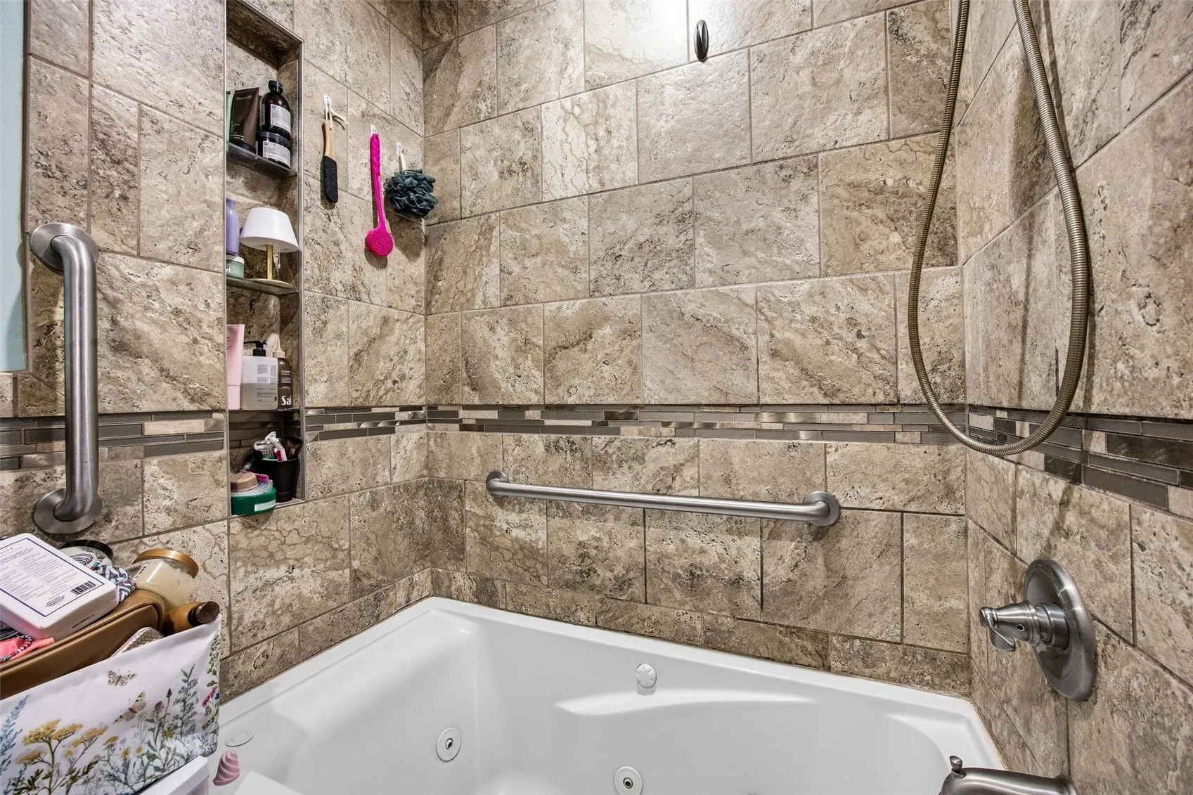 Full bathroom, jetted tub level 1