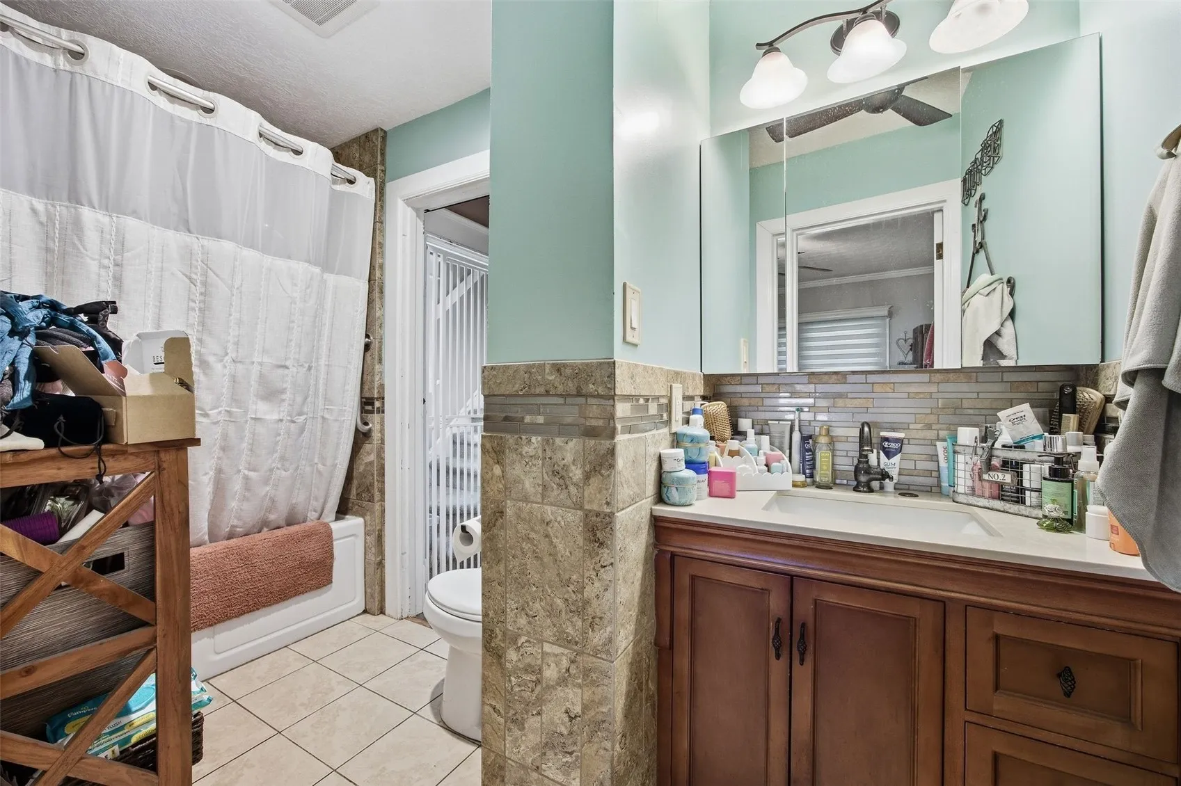 Full bathroom, level 1
