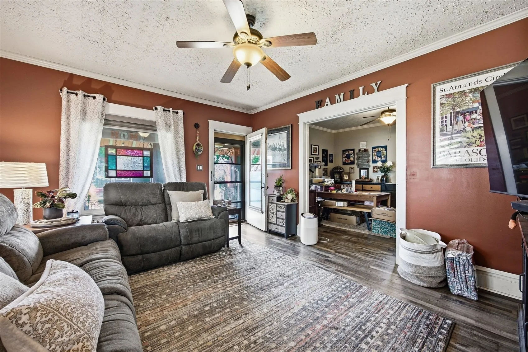 Living Room, Level 1