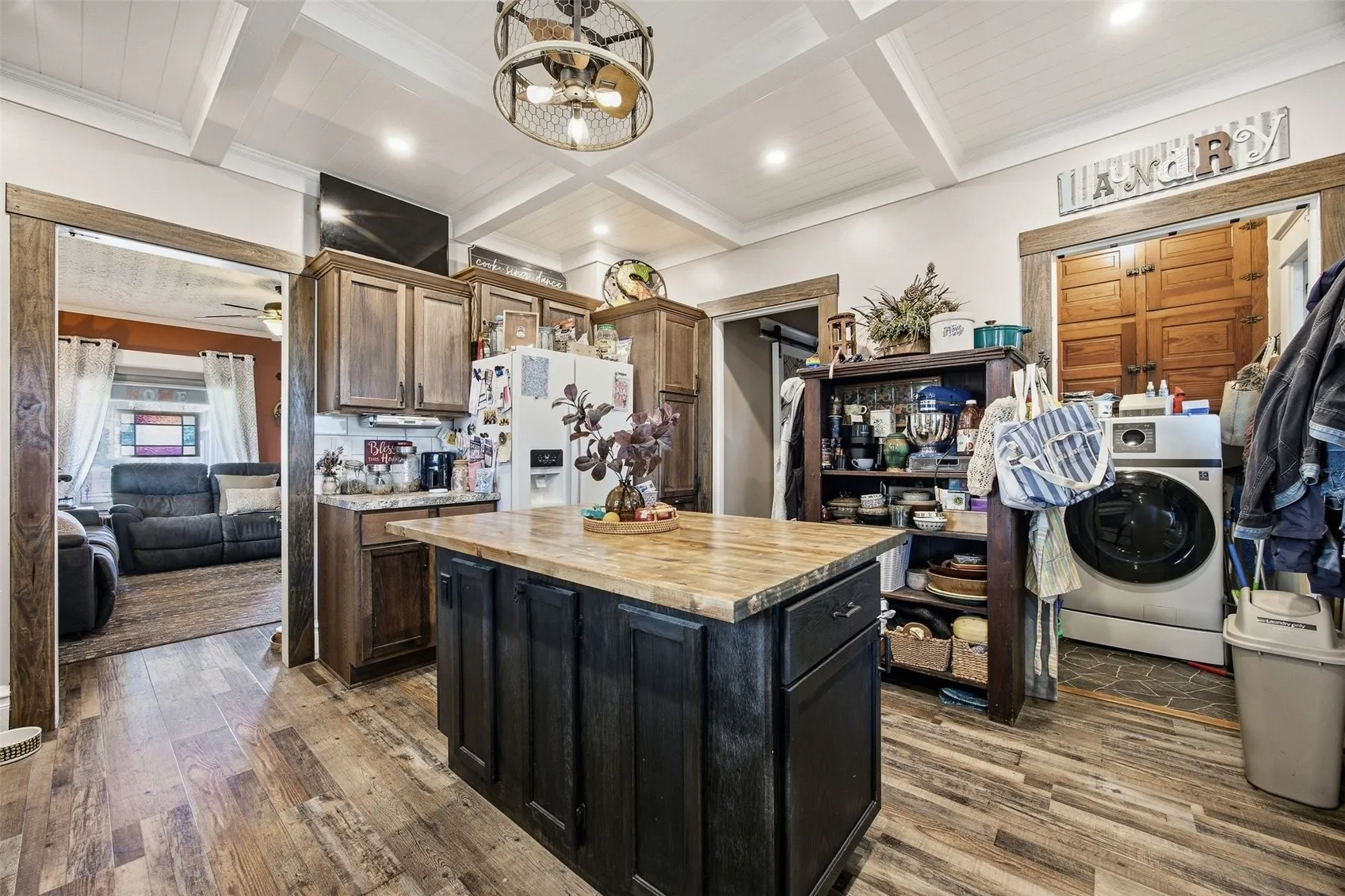 Custom Kitchen & laundry, level 1
