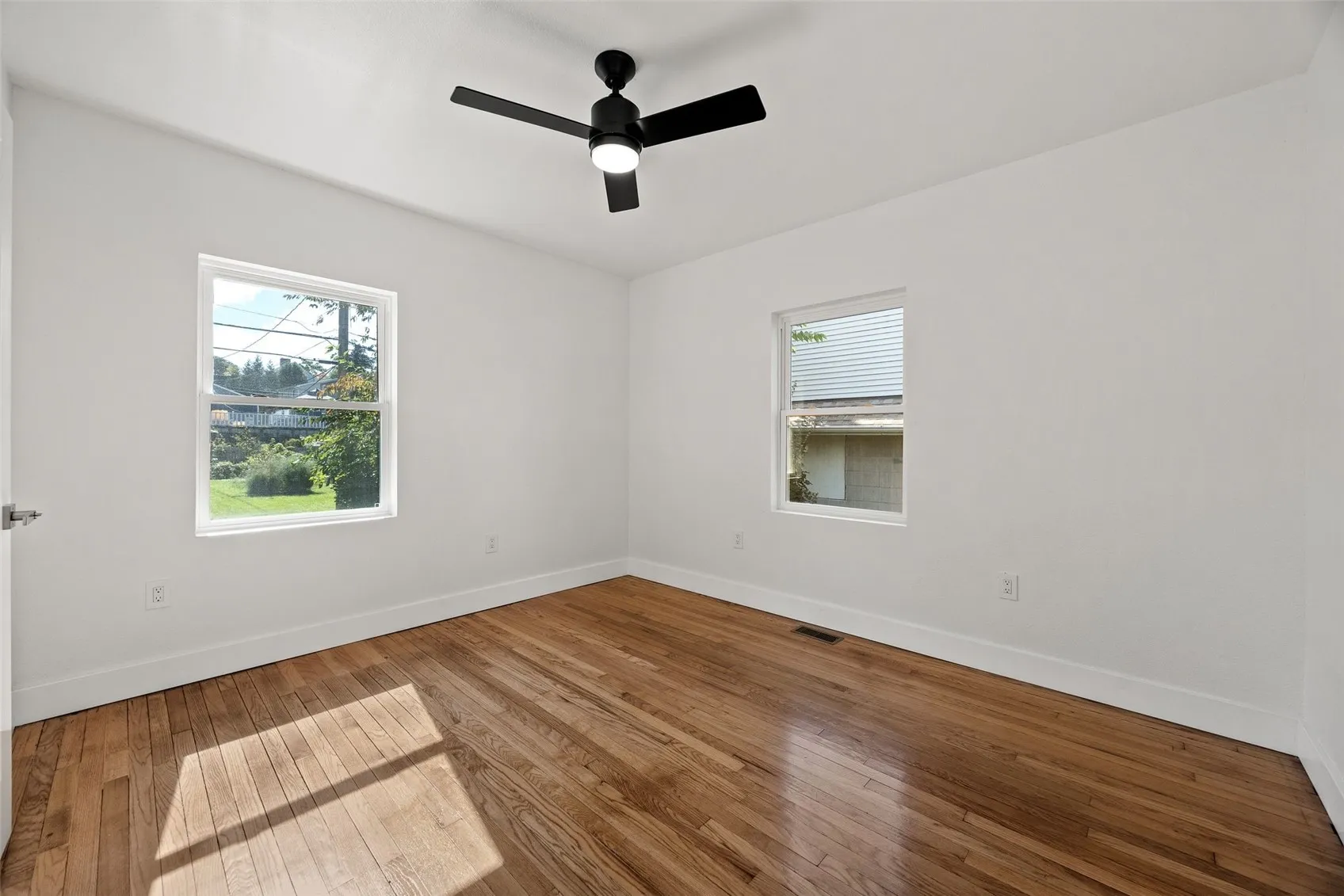 2nd bedroom with new lighting and 7 outlets