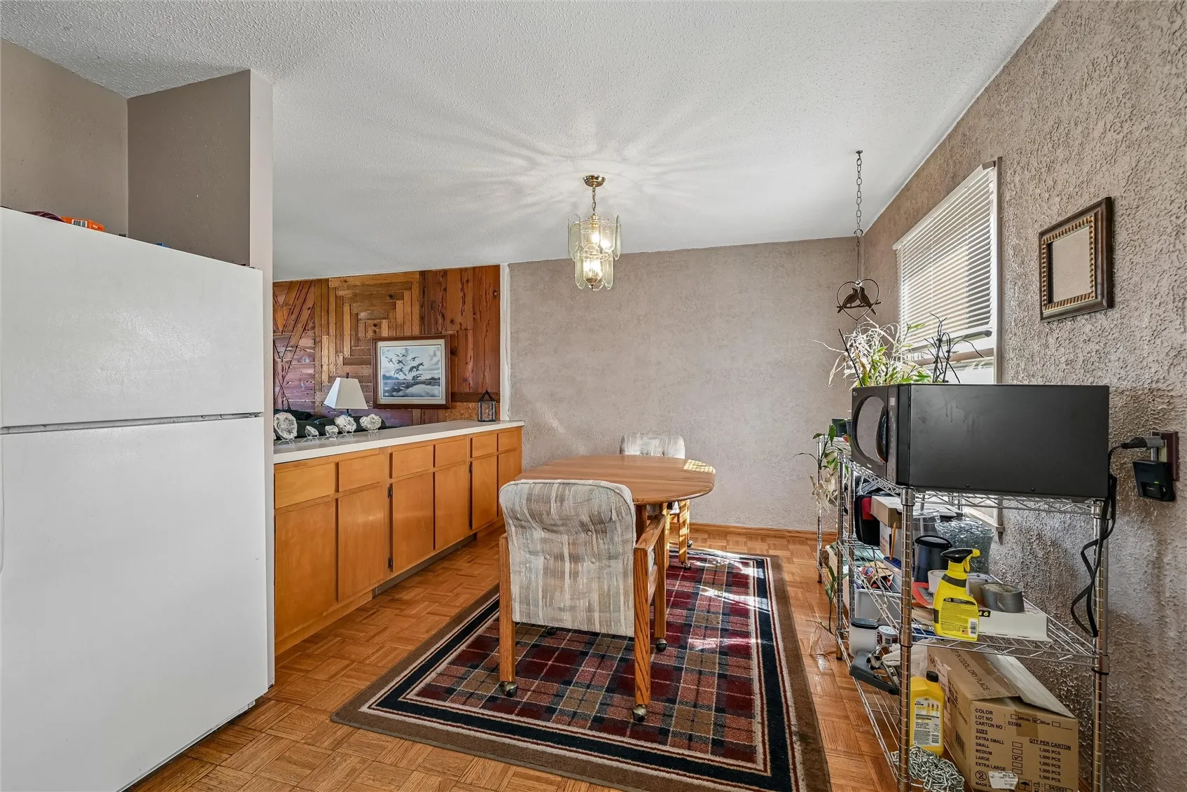 dine in kitchen