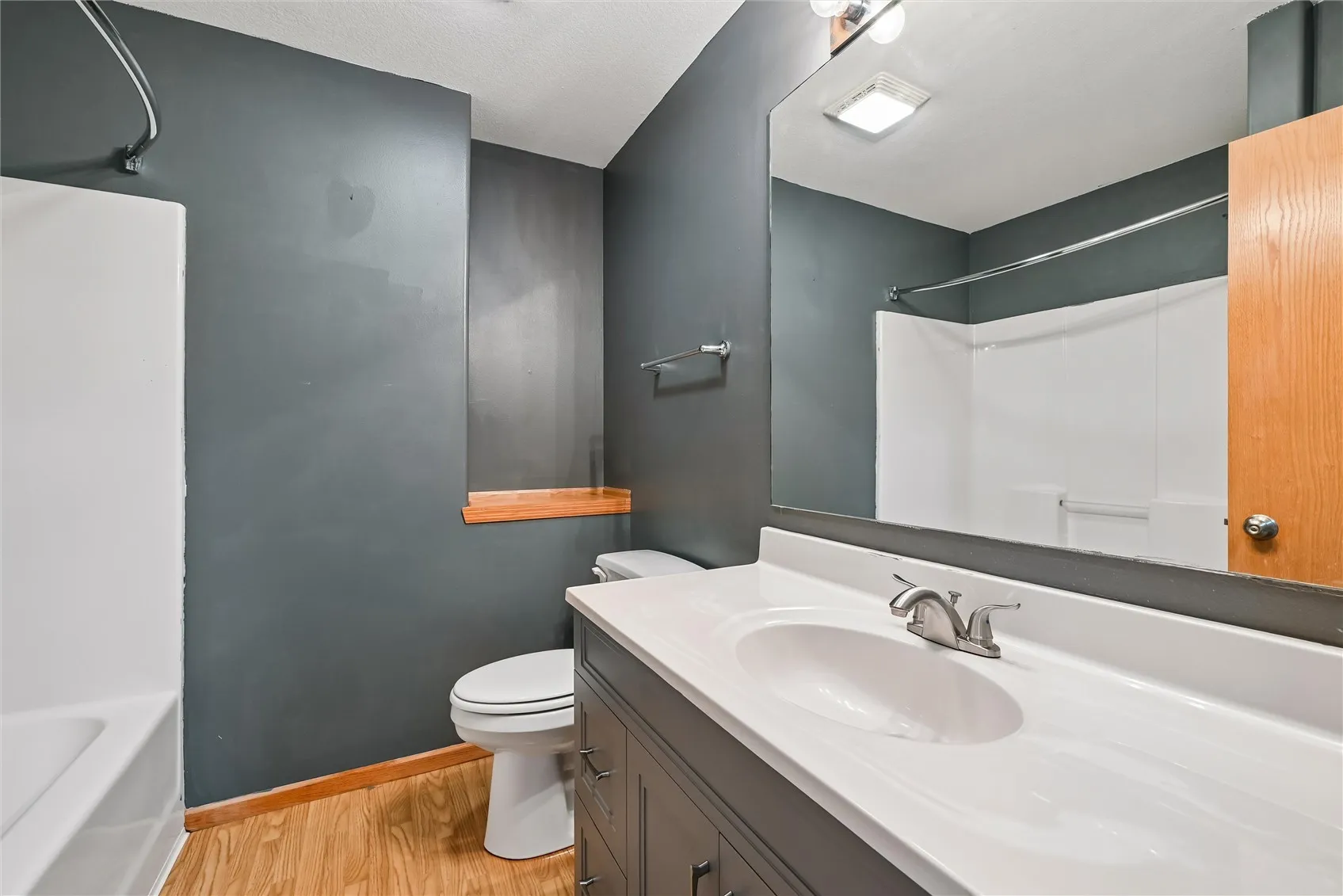 2nd Floor Bath