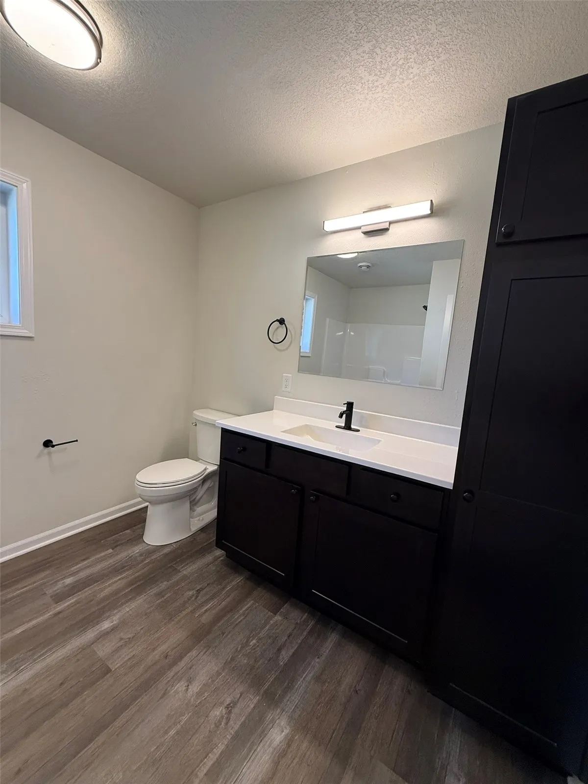 Guest bath with linen closet