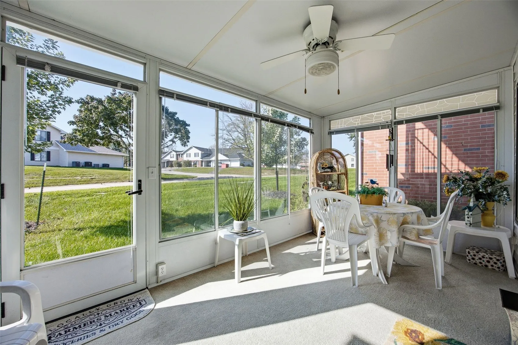 3 seasons room