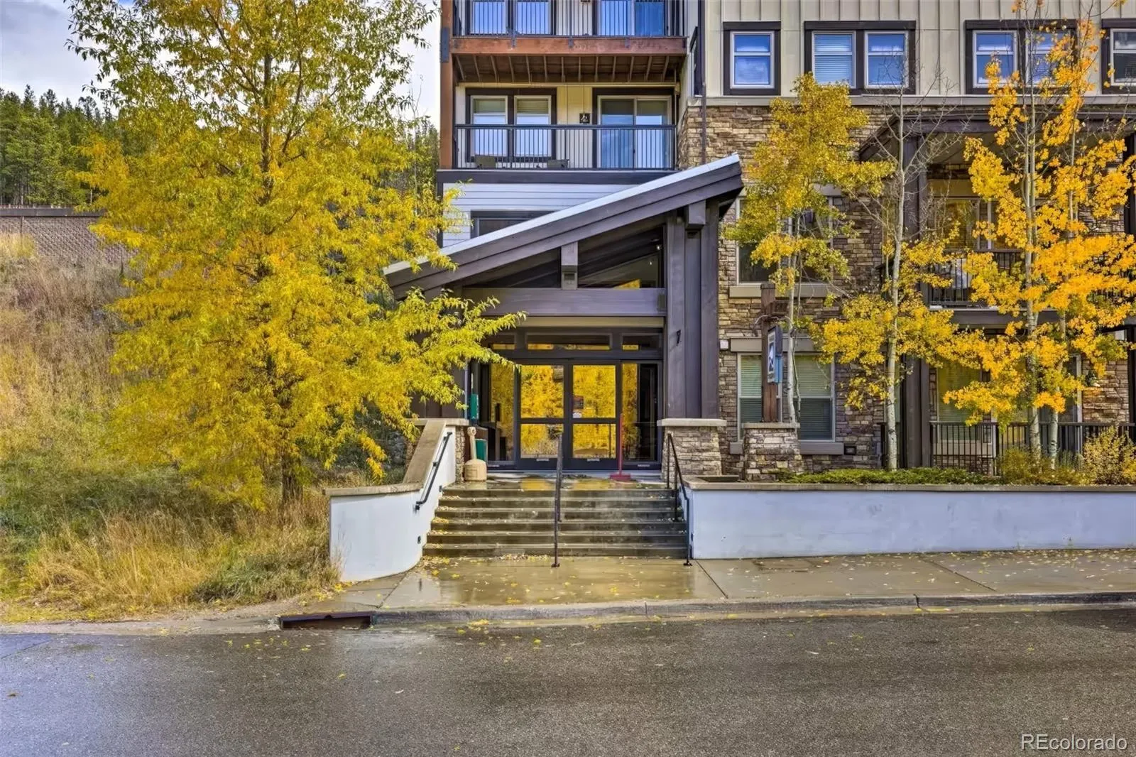 FRASER CROSSING-FOUNDERS POINTE CONDOMINIUMS