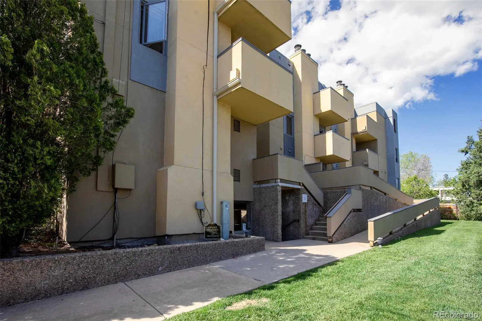 Mapleton Court