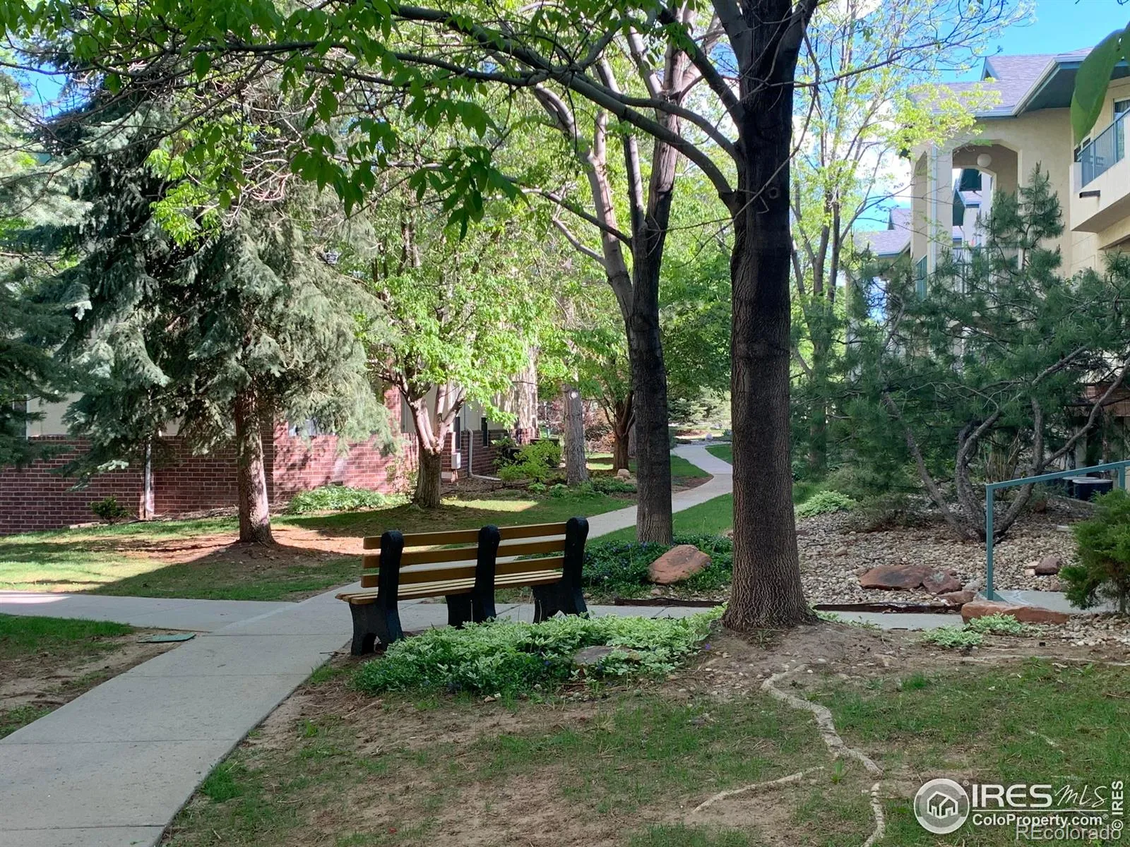 Meadows On Pkwy Condos Ph 2