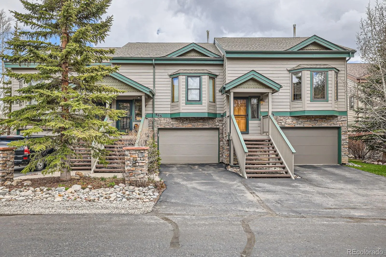 Crestone at Lakepoint Court