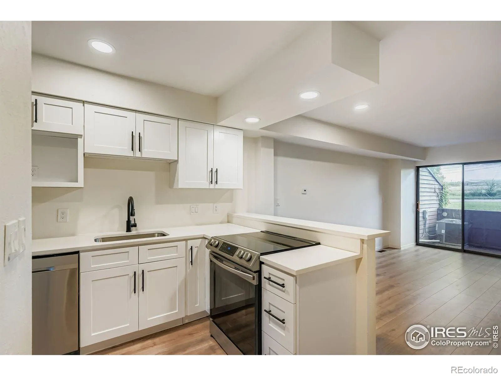 Watersedge Condos Ph 1