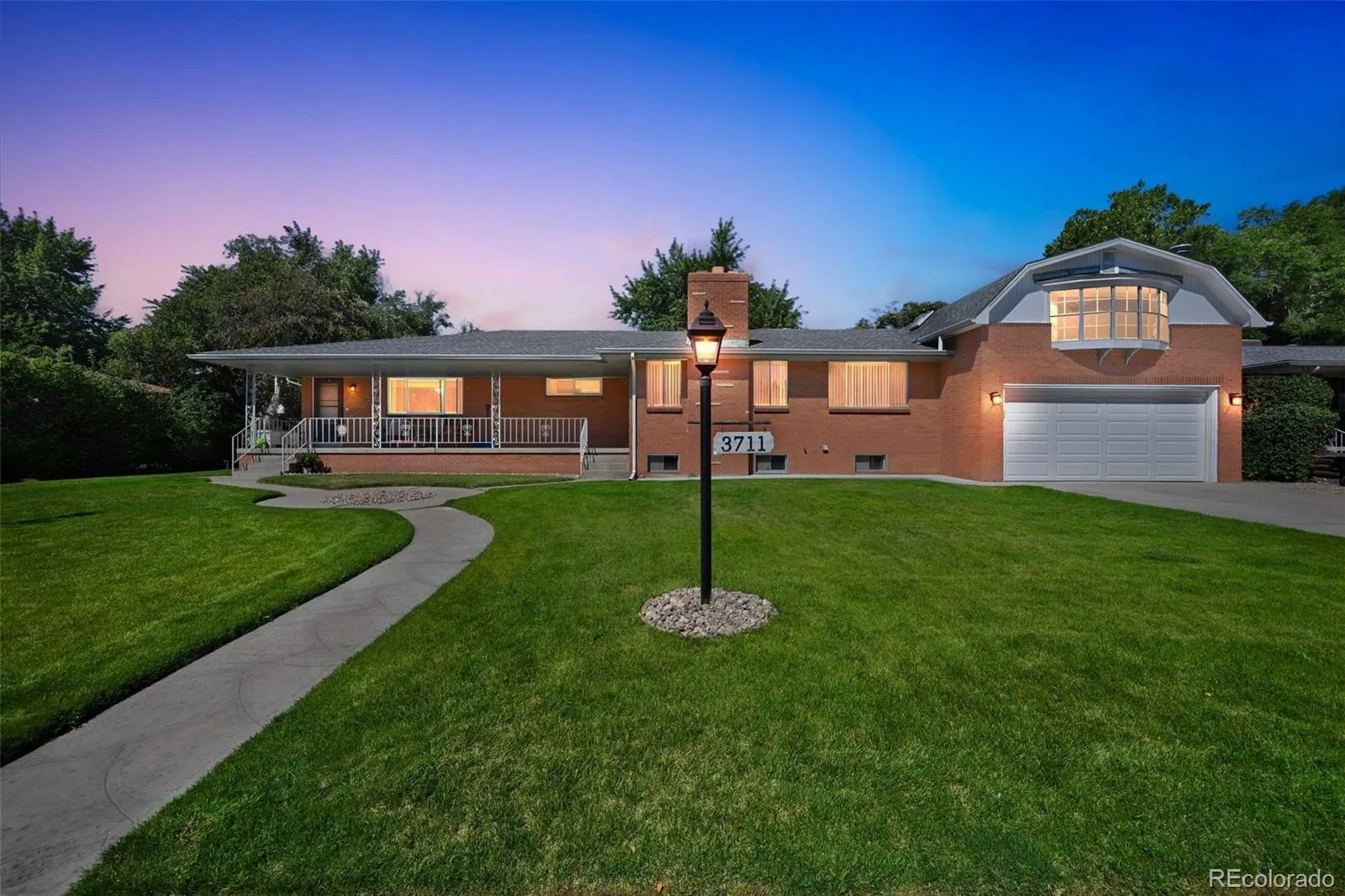 Bel Aire, Hillcrest H-2406