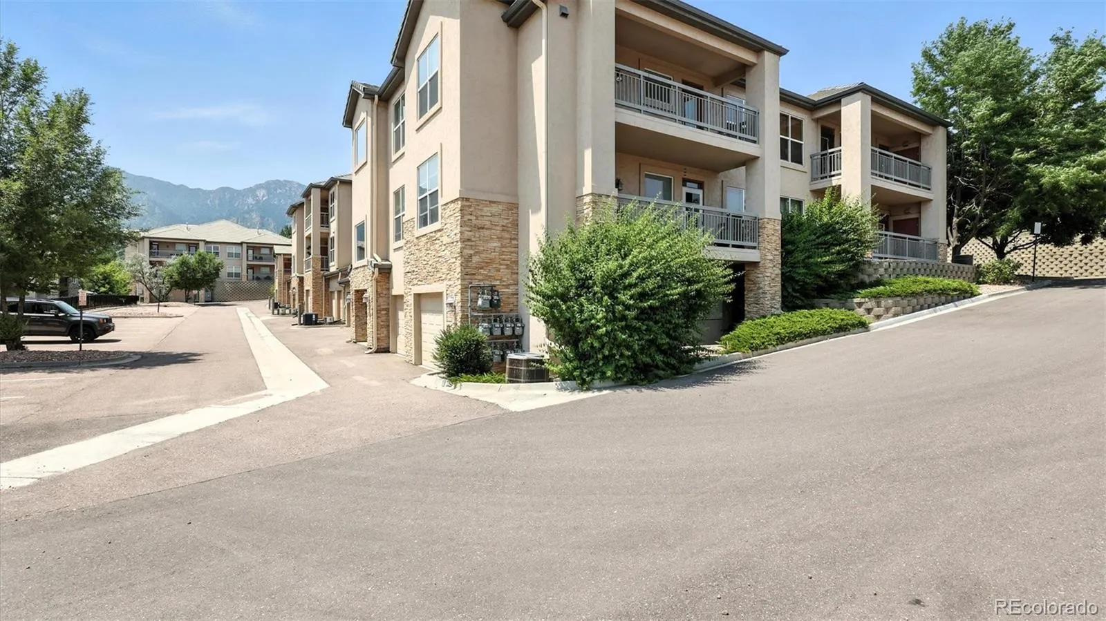 Las Casas at Broadmoor Bluffs