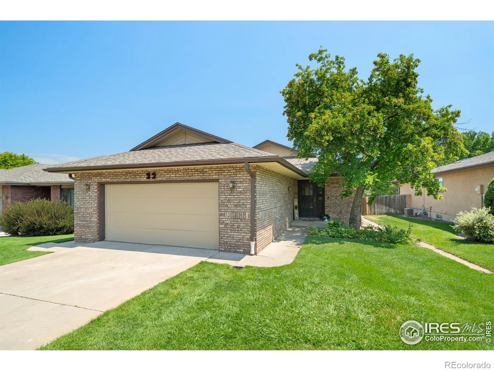 Country Club Maples Condo
