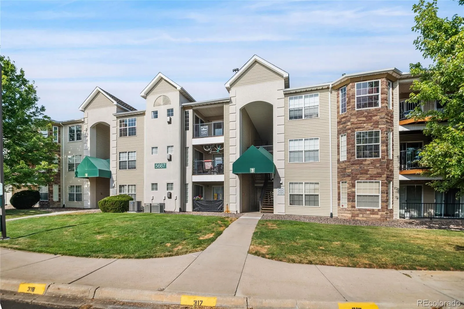 CAMBRIDGE IN THE FOOTHILLS CONDOS