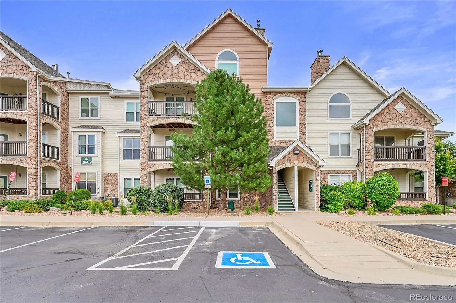 THE VILLAS AT ASPEN RIDGE