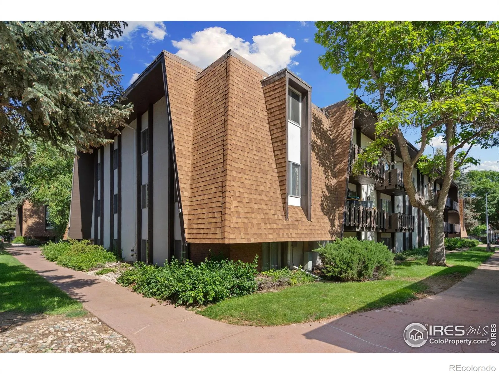 Parkwood Gardens Condo