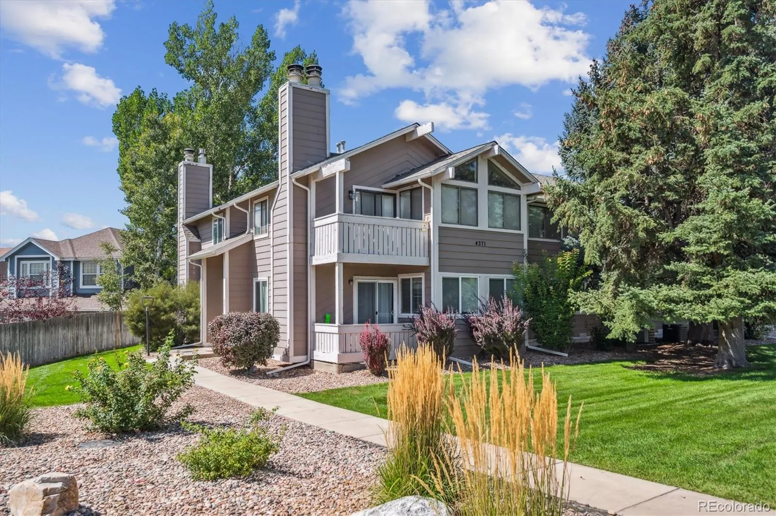Lakepointe Condominiums