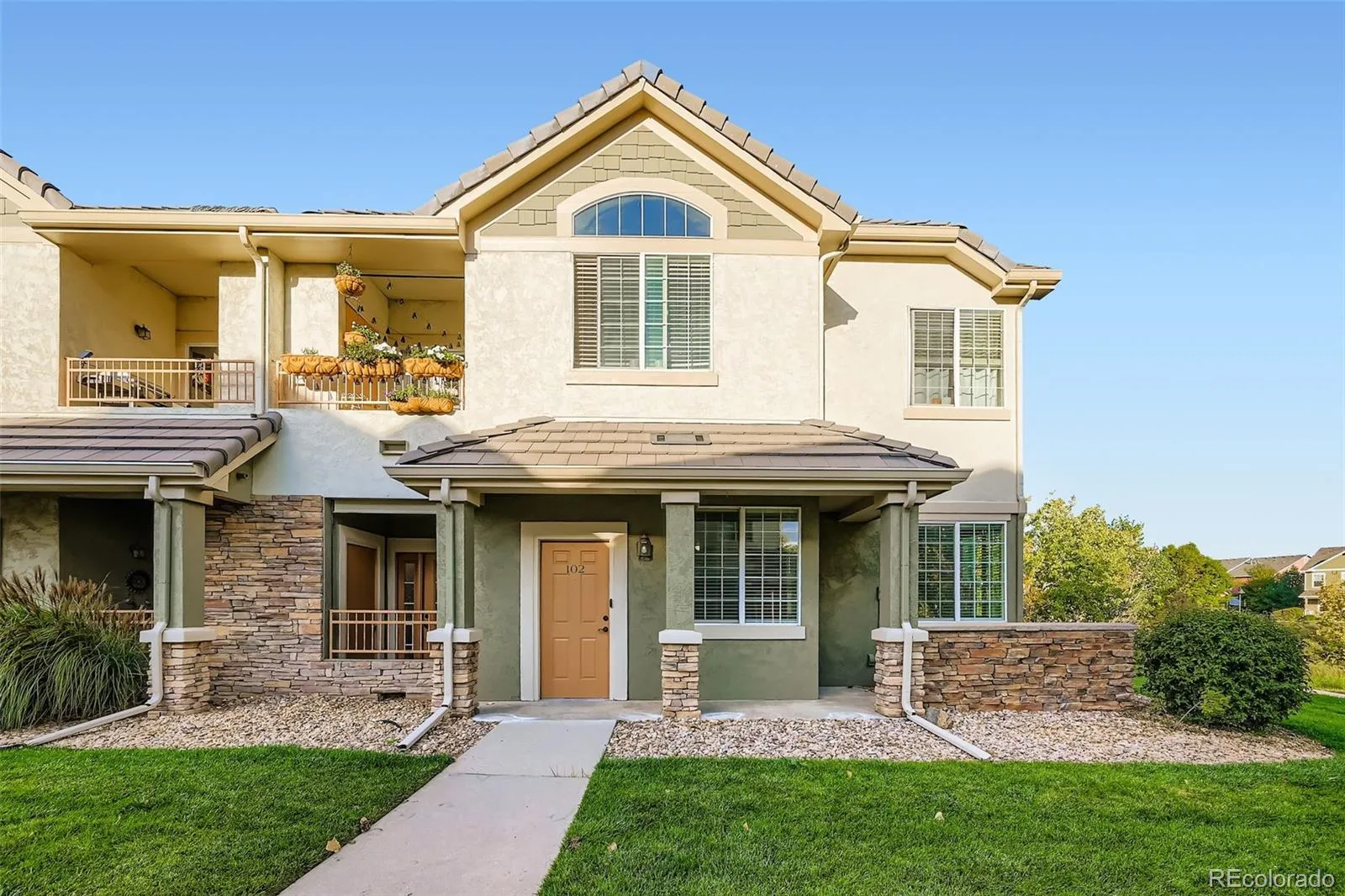 Saddle Rock East